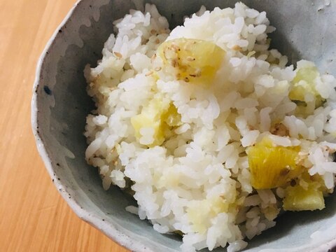 毎秋の我が家の定番。素朴で美味しいさつまいもご飯。